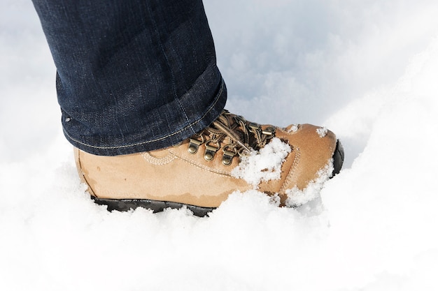 Gratis foto voet in de sneeuw