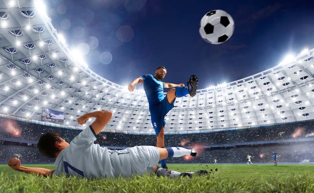 Voetballers in actie op professioneel stadion