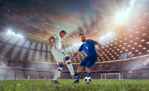 Voetballers in actie op professioneel stadion