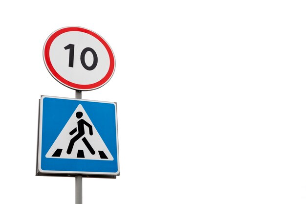 Voetgangers oversteek bord in de stad