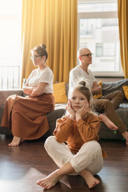 Gratis foto volledig geschoten ouders uit elkaar