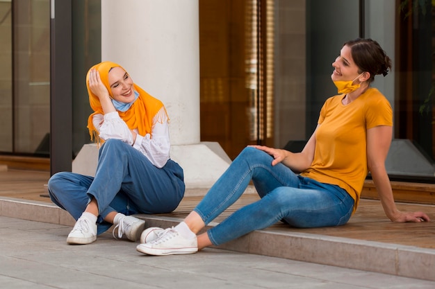 Volledig schot gelukkige vrouwen chatten