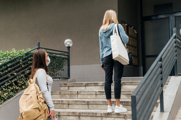 Volledig schot van sociaal afstandsconcept