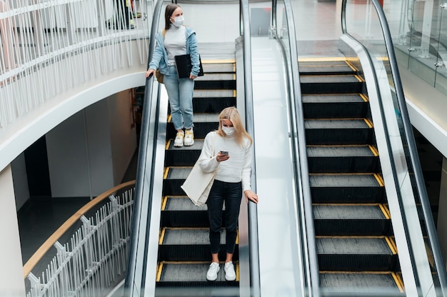 Volledig schot van sociaal afstandsconcept