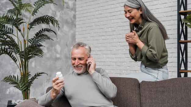 Volwassen mannetje wacht op herstelsessie om te beginnen