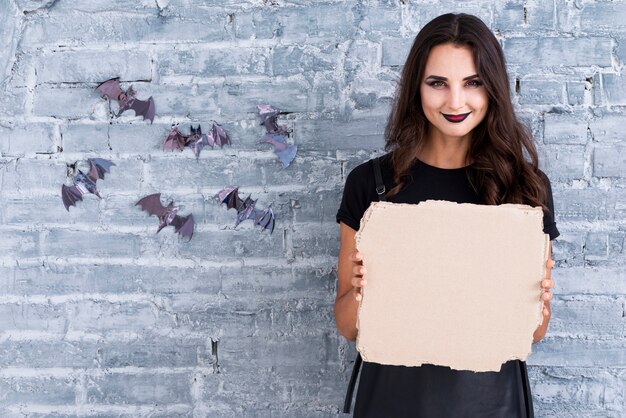 Volwassen vrouw klaar voor Halloween