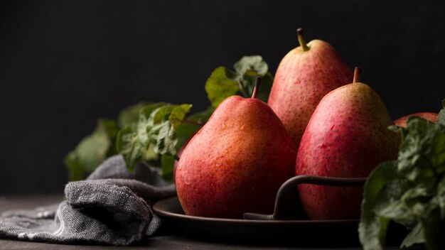 Vooraanzicht arrangement van heerlijke peren