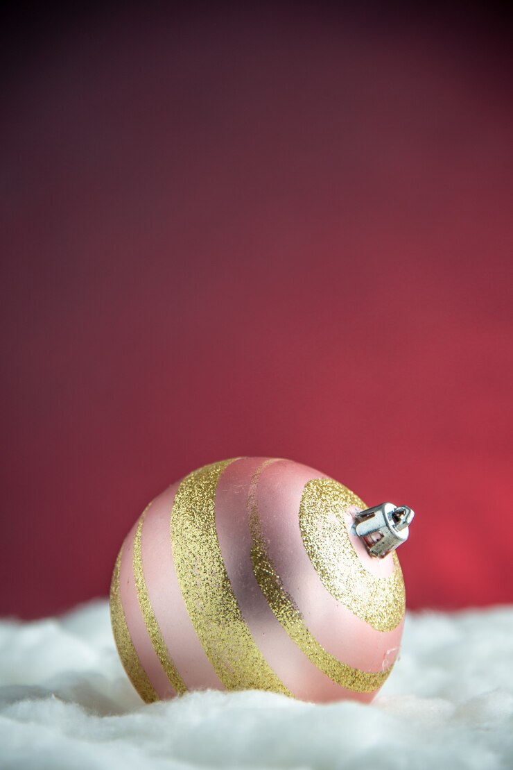 Vooraanzicht kerstboom bal