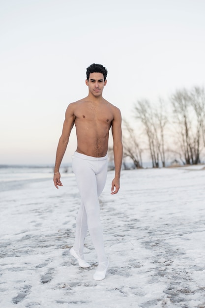 Vooraanzicht man dansen ballet