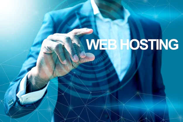 Vooraanzicht man in pak website hosting concept