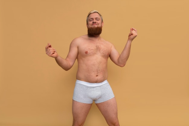 Gratis foto vooraanzicht man inspirerende bodypositivity