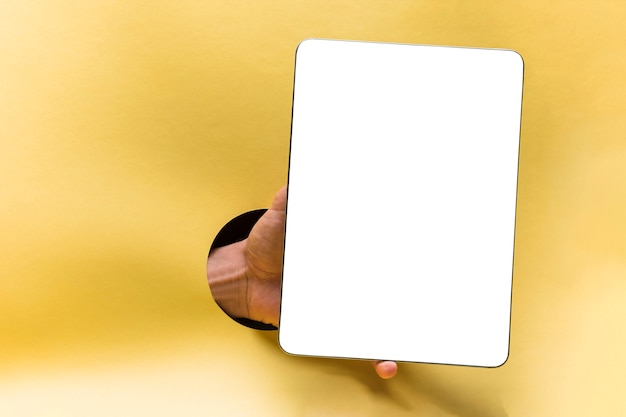 Gratis foto vooraanzicht mockup tablet met gele achtergrond