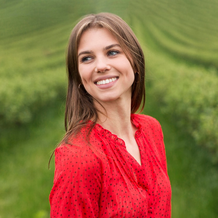 Gratis Foto vooraanzicht mooie vrouw