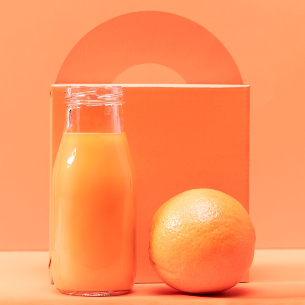 Gratis foto vooraanzicht oranje en smoothie