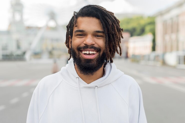 Gratis Foto vooraanzicht smiley man