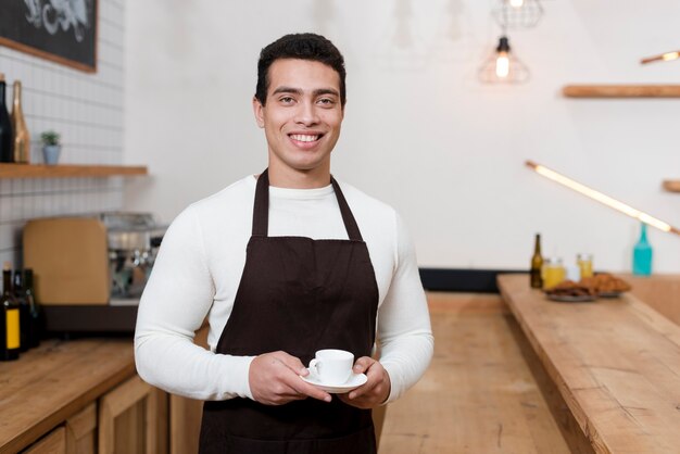 Vooraanzicht van batista in café