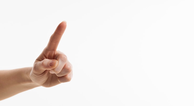 Gratis Foto vooraanzicht van hand wijzende vinger
