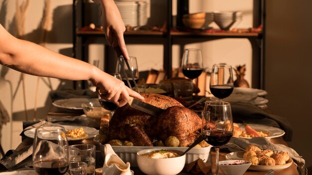 Vooraanzicht van heerlijke thanksgiving maaltijd