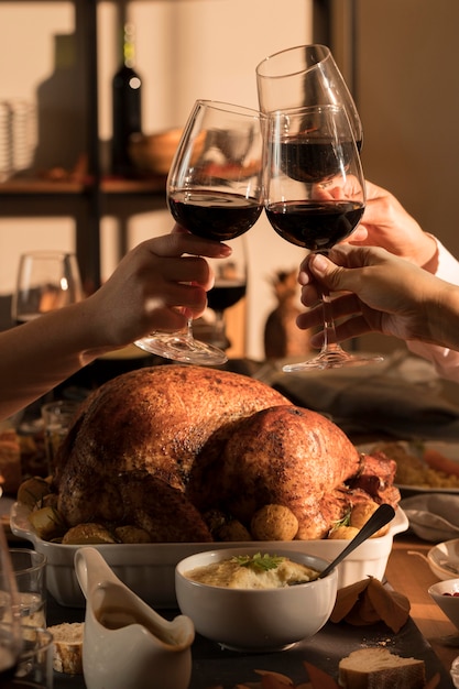 Vooraanzicht van heerlijke thanksgiving maaltijd