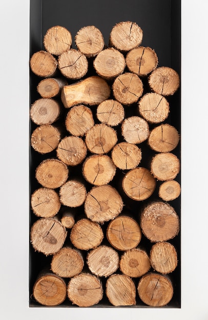 Gratis foto vooraanzicht van houten arrangement concept
