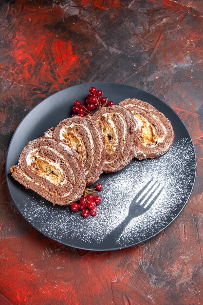 Vooraanzicht van lekkere koekjesbroodjes met fruit op donkere ondergrond