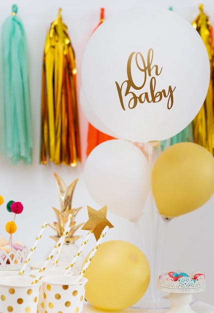 Gratis foto vooraanzicht van mooi baby showerconcept