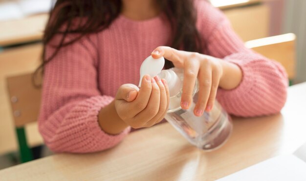 Gratis foto vooraanzicht van school tijdens covid-concept