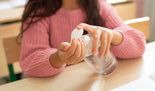 Vooraanzicht van school tijdens covid-concept