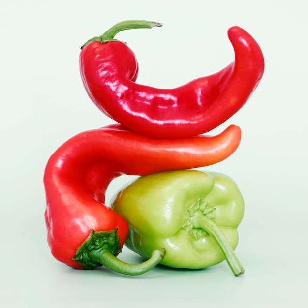 Vooraanzicht van Spaanse peper en paprika