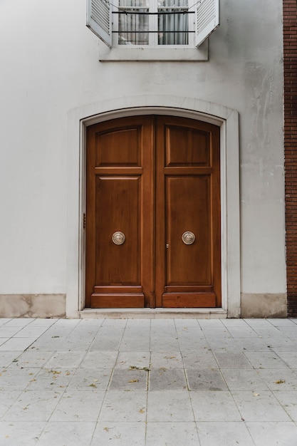 Gratis foto vooraanzicht van toegang tot stadsgebouw