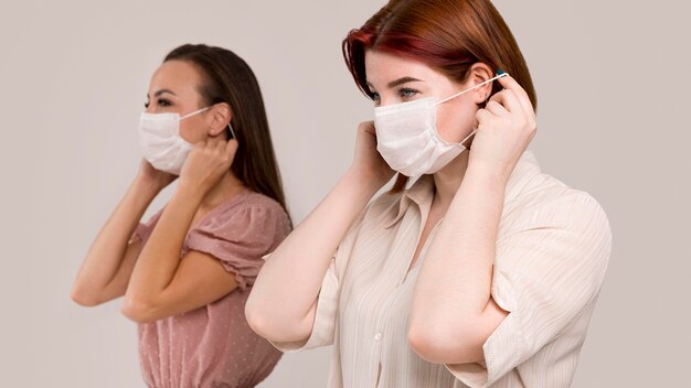 Vooraanzicht van vrouwen met gezichtsmasker