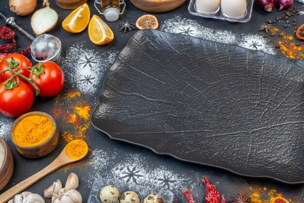 Vooraanzicht verschillende ingrediënten meel eieren rauwe pasta en kruiden op donkere achtergrond plantaardige kleur melk donker deeg vogel salade ei