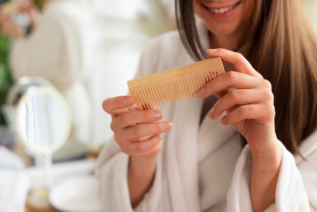 Vooraanzicht vrouw haar slugging nachtroutine