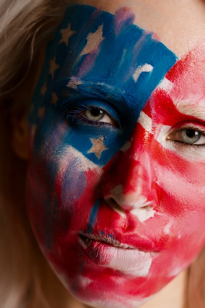 Vooraanzicht vrouw poseren met Amerikaanse make-up