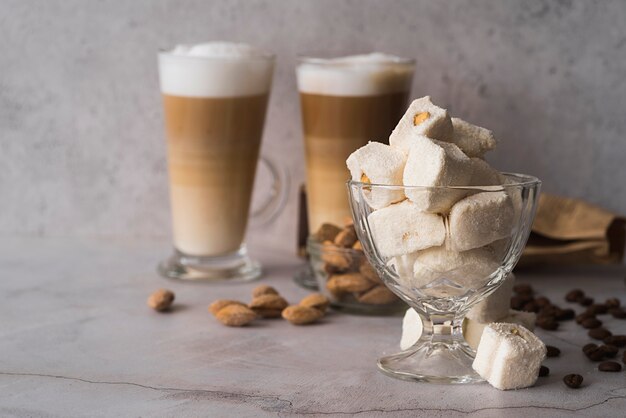 Vooraanzicht zelfgemaakt dessert met koffie