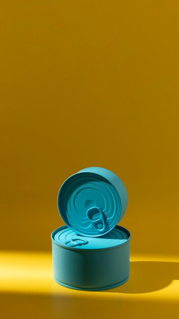 Vooraanzichtstapel blauwe ronde blikken met kopie-ruimte