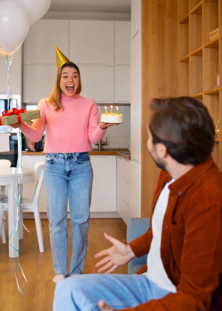 Gratis Foto voorbeeld van een echtpaar dat een verjaardag viert