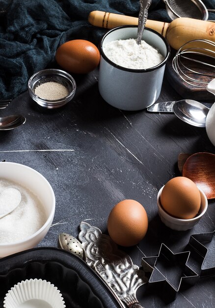 Voorbereiding die keukeningrediënten voor het koken van kader bakken