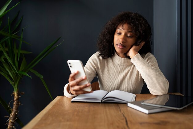 Vrienden die lijden aan een verslaving aan sociale media