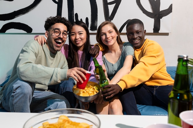 Gratis foto vrienden hebben plezier op het feest