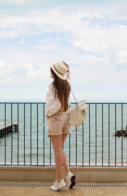 Vrouw aan zee