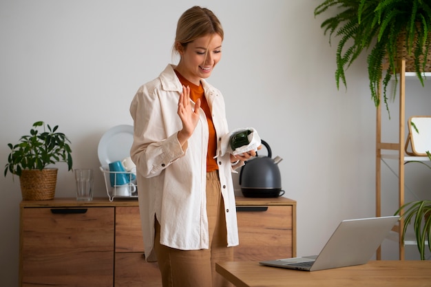 Vrouw die een videogesprek voert