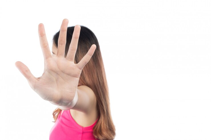 Gratis Foto vrouw die eindegebaar met haar hand maakt.