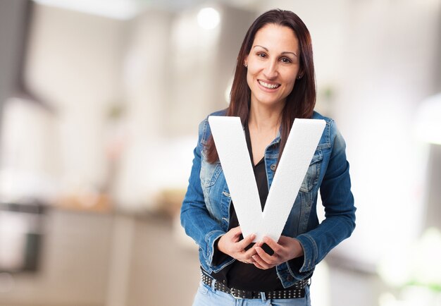 Vrouw die letter &quot;v&quot;