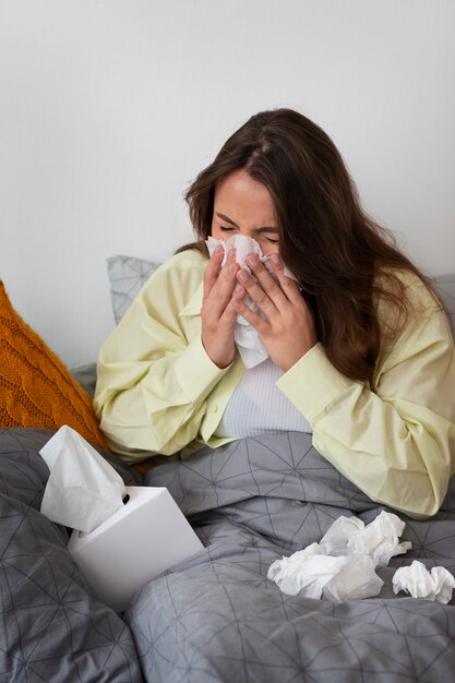 Vrouw die lijdt aan allergieën