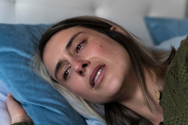 Vrouw huilen in bed na een gevecht