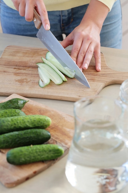 Vrouw in de keuken