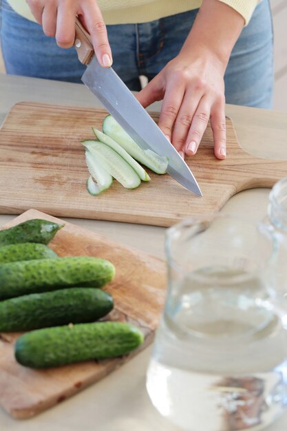 Vrouw in de keuken