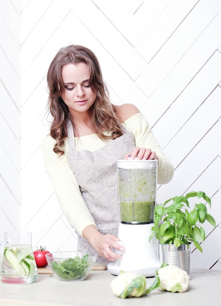 Vrouw in de keuken