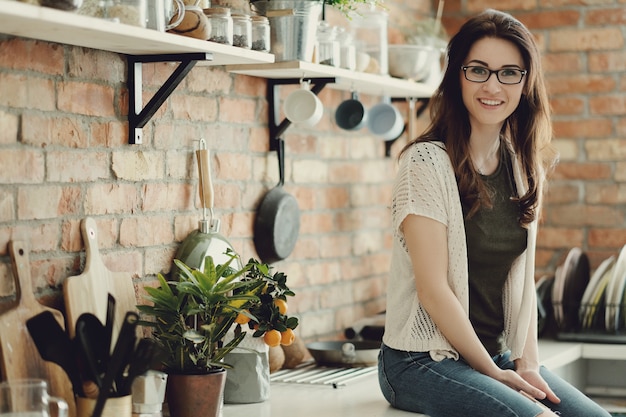 Gratis foto vrouw in de keuken